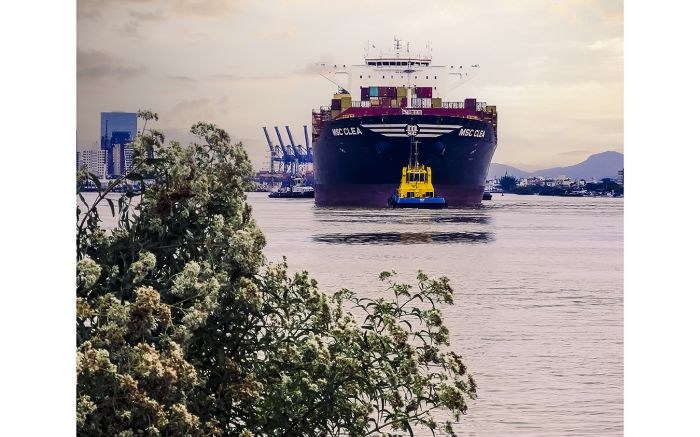 O gigante na moldura do Atalaia