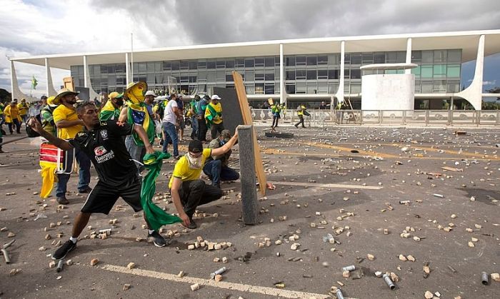 A longa história de golpes e a inédita punição aos golpistas de 8 de janeiro