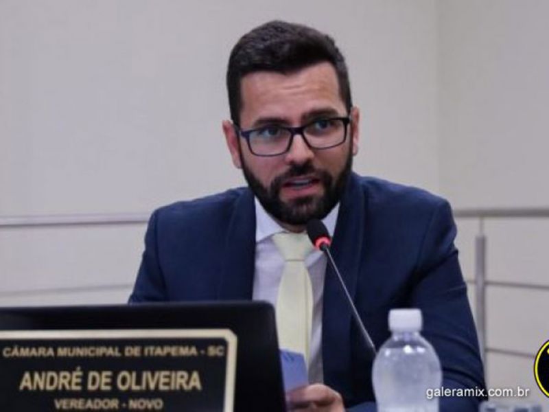 Vereador André de Oliveira (NOVO), de Itapema, não quer que os assessores batam mais ponto e que o parlamentar monitore se está ou não cumprindo horário