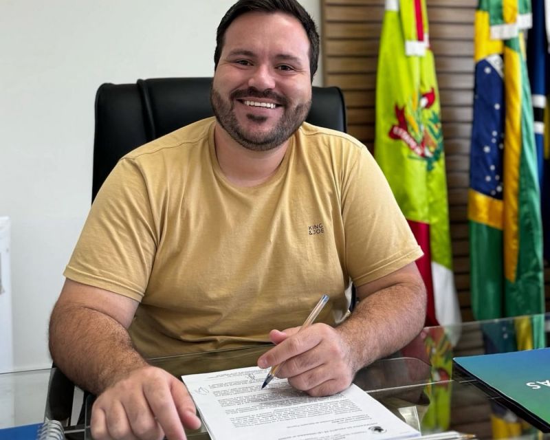 Dez meses de gestão! No comando do vereador Lucas Maia (MDB), a casa do povo de Piçarras torrou quase 300 mil em diárias!