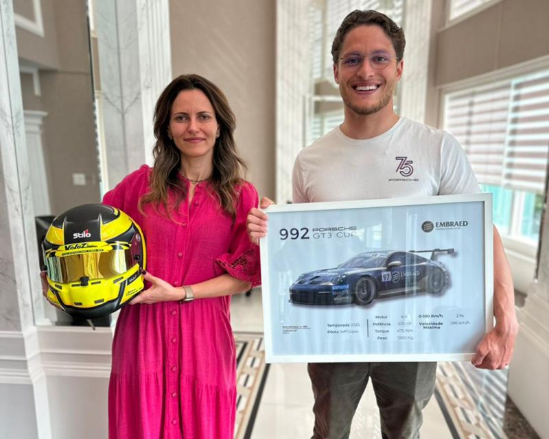 Velocidade - O piloto catarinense Jeff Giassi, morador de Balneário Camboriú, oficializou parceria com a Embraed para o patrocínio da sua participação na última etapa da Sprint da Porsche Cup Brasil. Após o encontro com a CEO da construtora, Tatiana Cequinel, Jeff embarcou para São Paulo onde disputou a etapa que abriu o Grande Prêmio São Paulo de Fórmula 1, em Interlagos. (foto: Divulgação/Buriti Jornalistas)