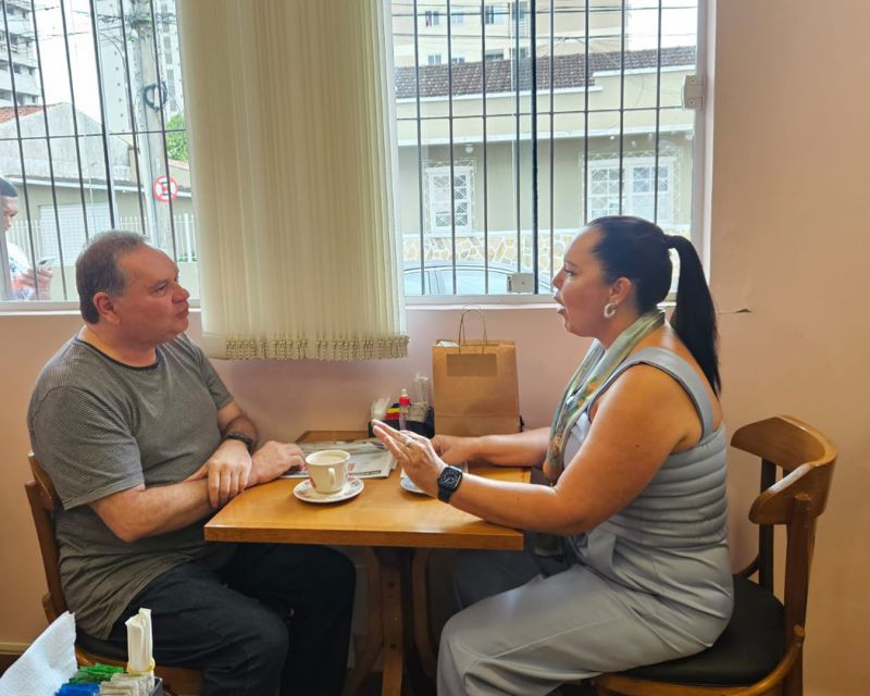 A corretora de imóveis Andrea Santos visitou o JC, e, através do seu trabalho, pode ter proporcionado que Itajaí venha a ser coirmã da cidade chinesa de Linyi. Potência econômica de 12 milhões de habitantes. Empresários chineses podem investir pesado na city pexêra (foto: divulgação)