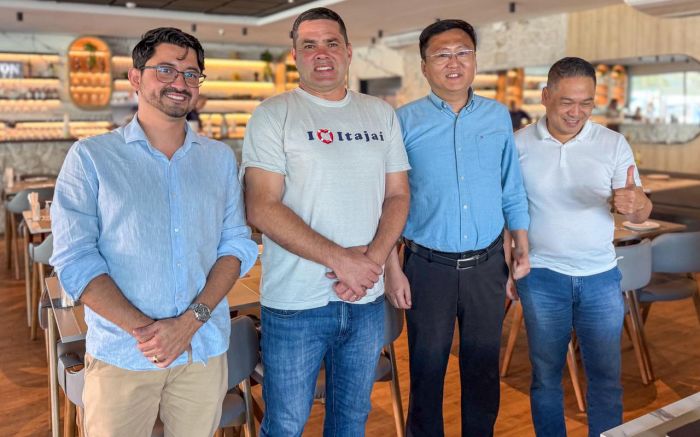 Prefeito recebe comitiva de chineses