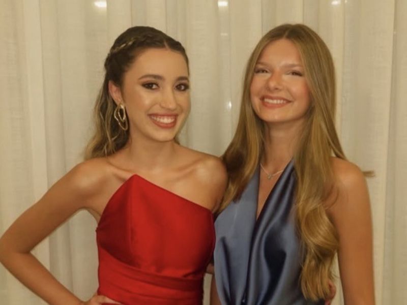  A formanda Isa Fronza e a amiga Clara Xavier