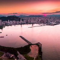 Itajaí em rosa e sol
