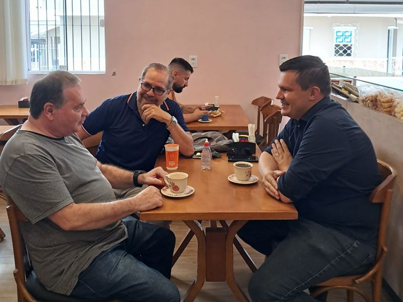 O presidente do Novo pexêro, Jorge Otero, e o ex-secretário de Administração da prefa, Jefferson Espindula, fizeram uma visita de cortesia ao JC