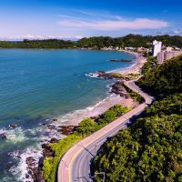 Curva que abraça o mar