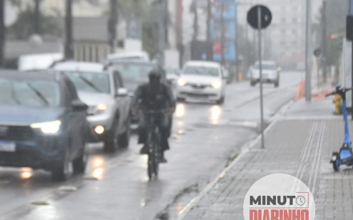 Ciclistas têm corrido perigo na ciclovia da rua Uruguai, no centro de Itajaí