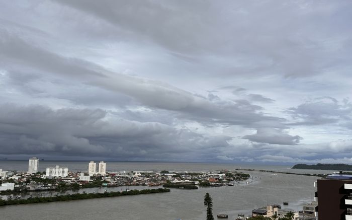 Chuvarada causou pontos de alagamentos; madrugada deve ter ventania