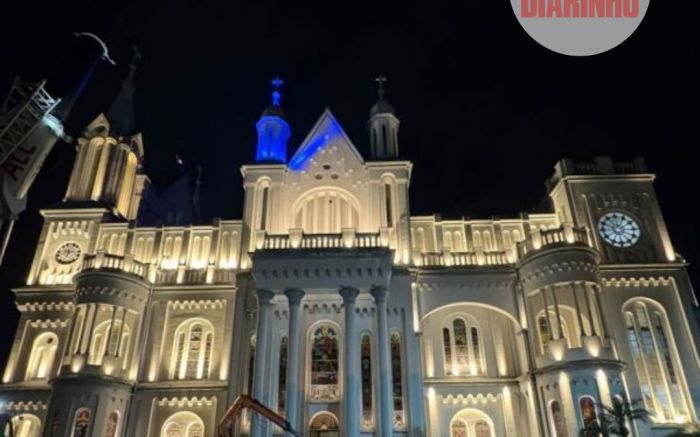 Prédios históricos de Itajaí ganham "iluminação de teatro"