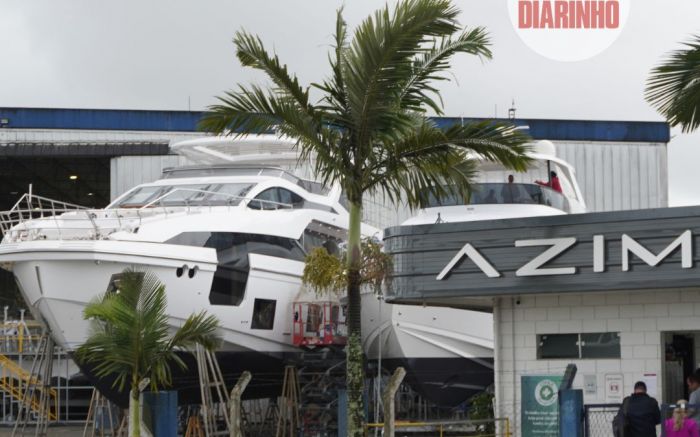 Chefão da Azimut faz transição pra nova diretoria na fábrica de Itajaí