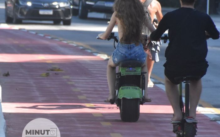 Nova regra exigirá registro, placa, licenciamento, CNH e capacete para ciclomotores em 2026