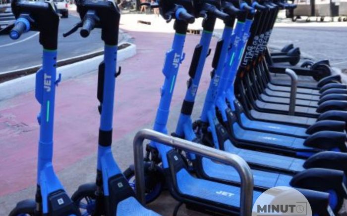 Dona dos patinetes azuis se regulariza pra operar em BC